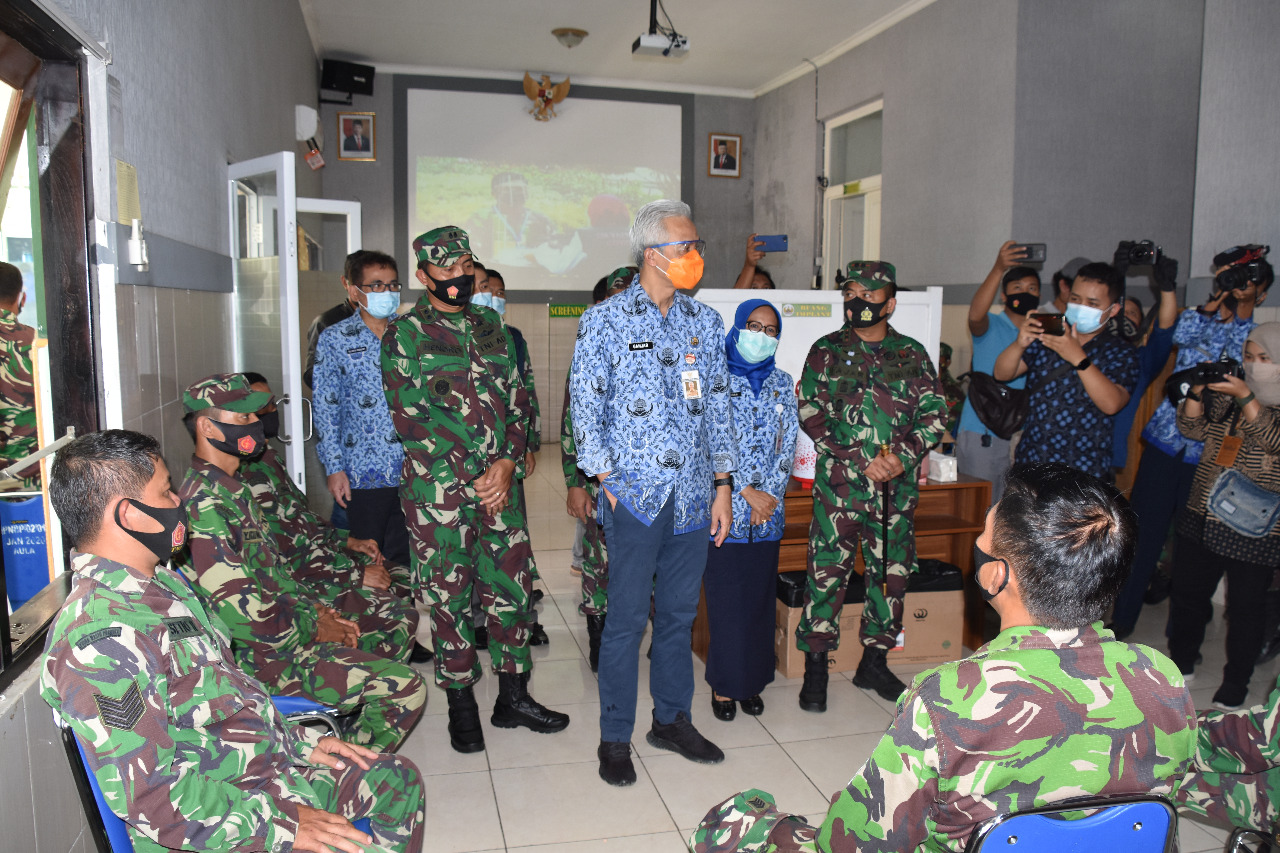 Letkol Czi Hendro Edi  Busono Dampingi Gubernur Jateng Cek Vaksinasi Tahap Kedua